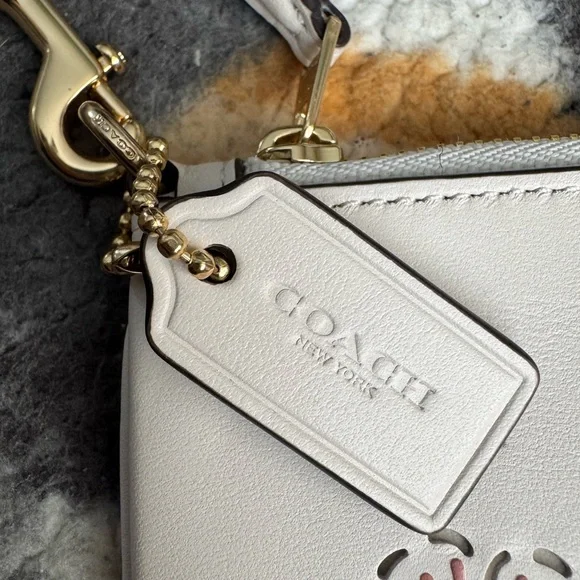 BNWOT Coach Small Wristlet With Cut Out Tea Rose – Cream/Gold - Picture 5 of 14